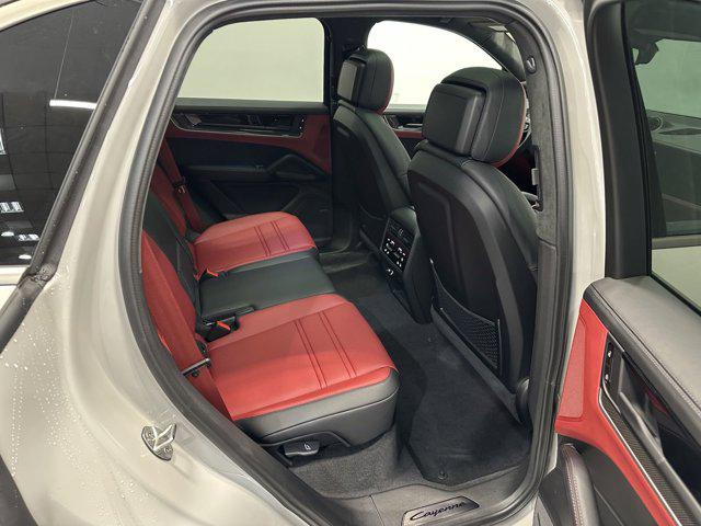 2025 Porsche Cayenne E-Hybrid Turbo