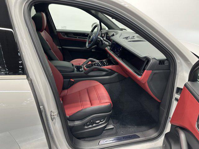 2025 Porsche Cayenne E-Hybrid Turbo