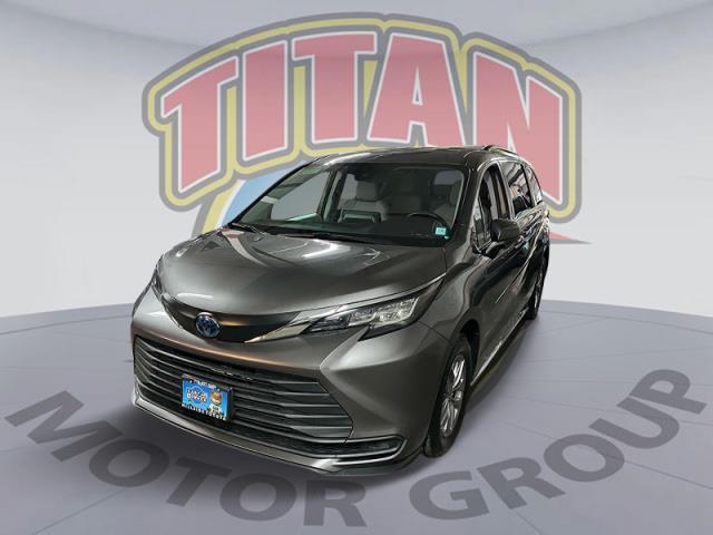 2022 Toyota Sienna LE [3]