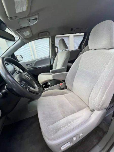 2018 Toyota Sienna LE 8 Passenger