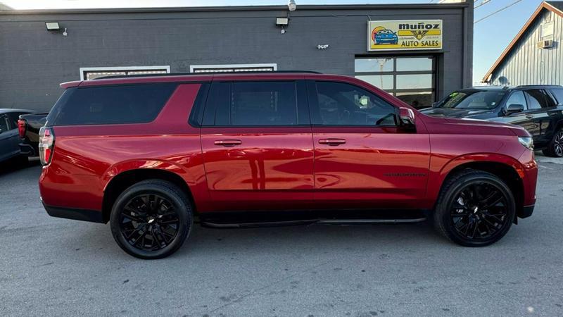 2022 Chevrolet Suburban 4WD RST