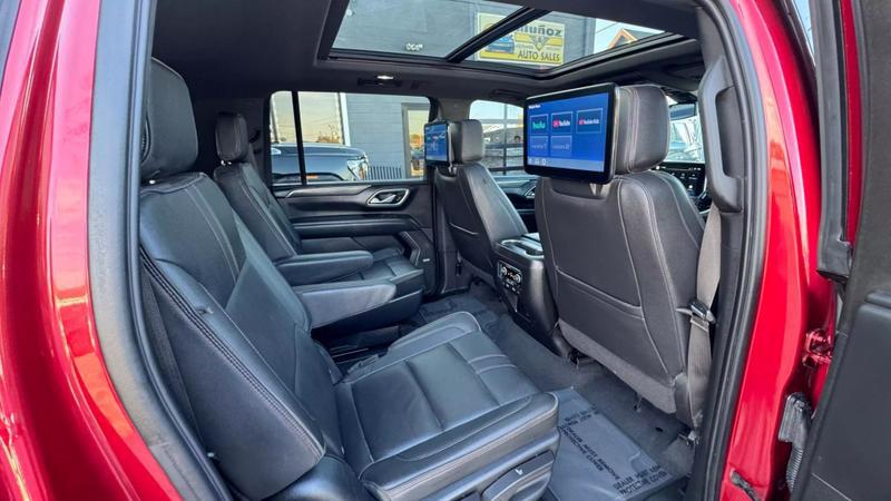 2022 Chevrolet Suburban 4WD RST