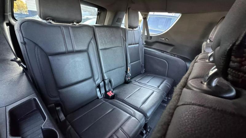 2022 Chevrolet Suburban 4WD RST