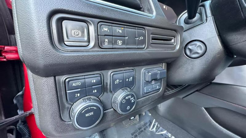 2022 Chevrolet Suburban 4WD RST