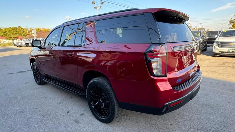 2022 Chevrolet Suburban 4WD RST