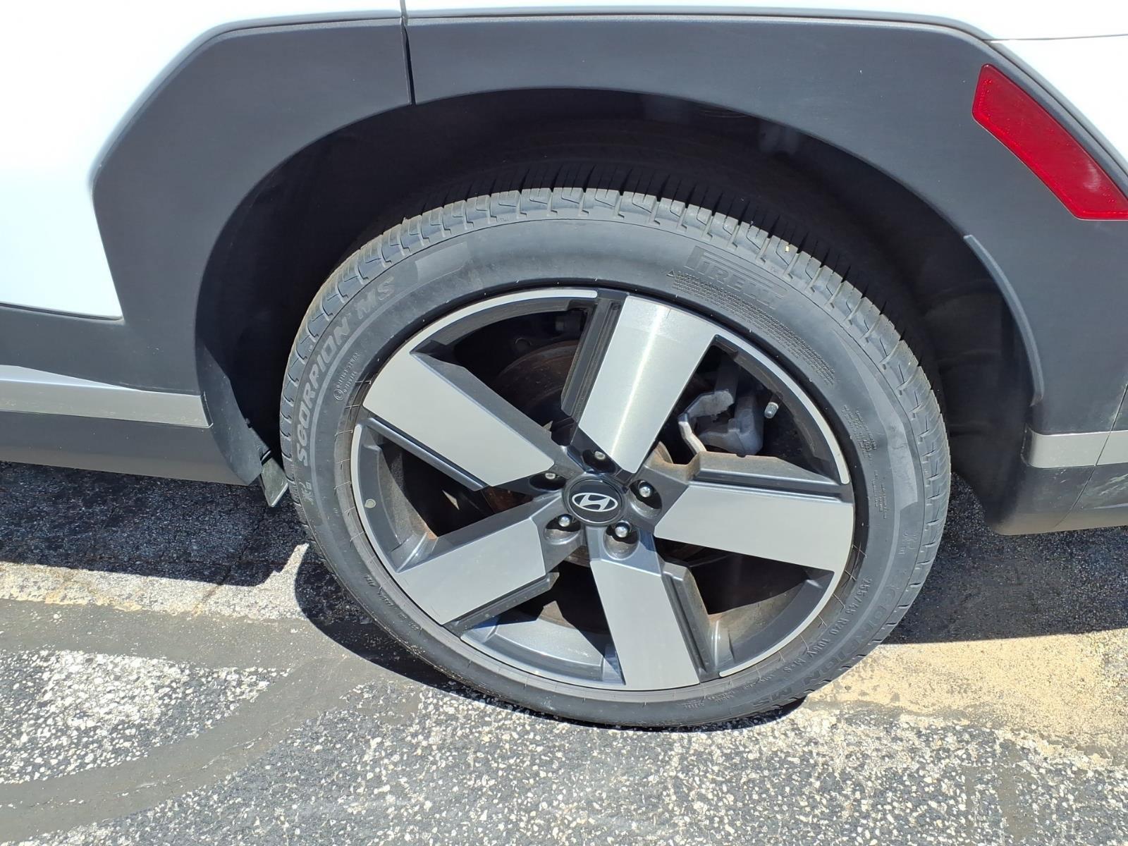 2025 Hyundai Santa Fe Limited - Photo 11