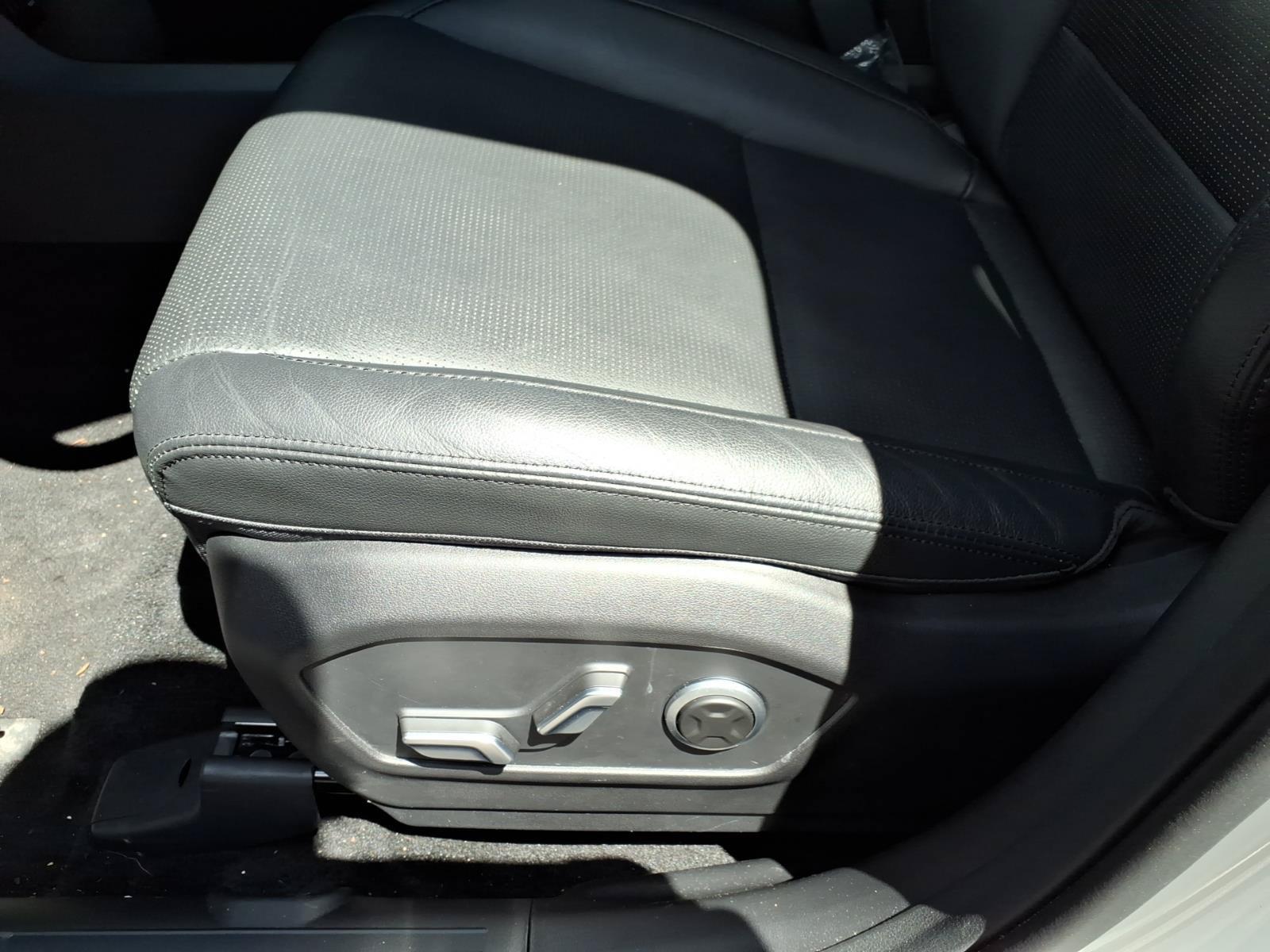 2025 Hyundai Santa Fe Limited - Photo 13