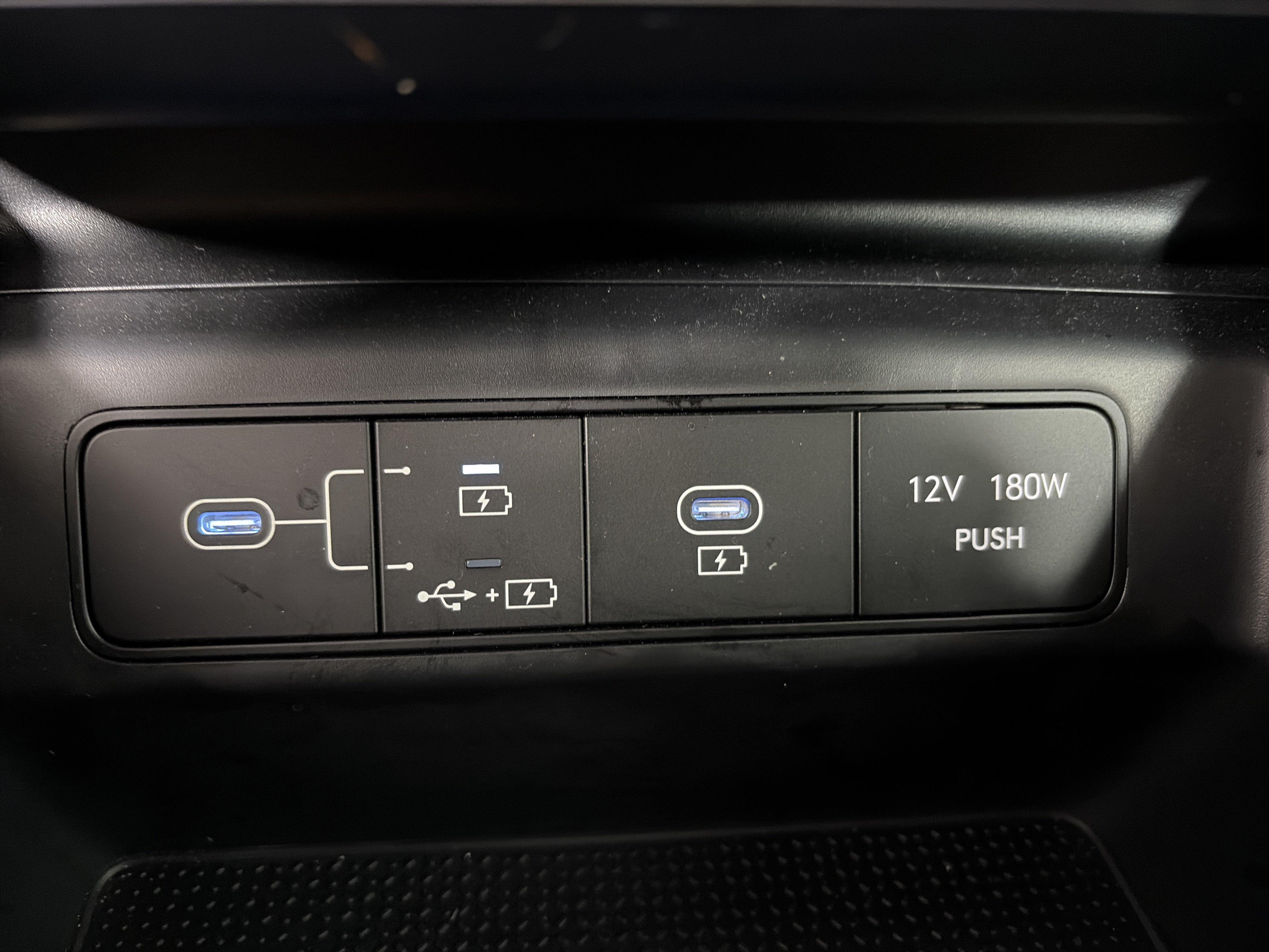 2025 Hyundai Santa Fe Limited - Photo 33