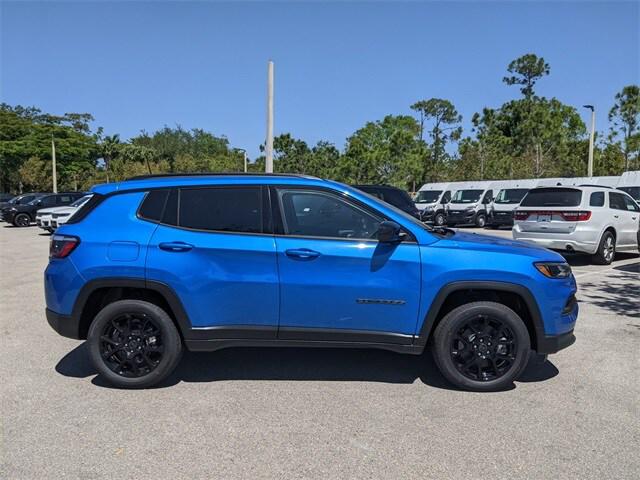 2025 Jeep Compass COMPASS LATITUDE 4X4