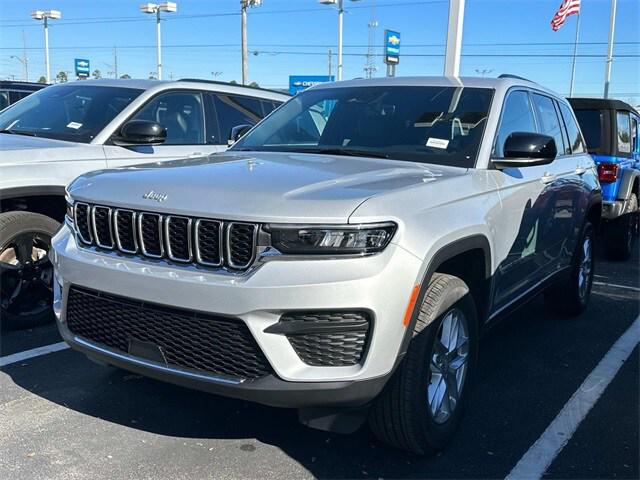 2025 Jeep Grand Cherokee GRAND CHEROKEE LAREDO X 4X2