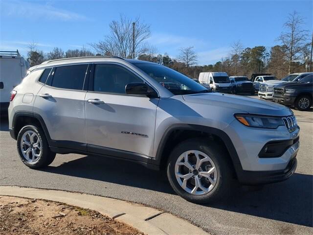 2025 Jeep Compass COMPASS LATITUDE 4X4