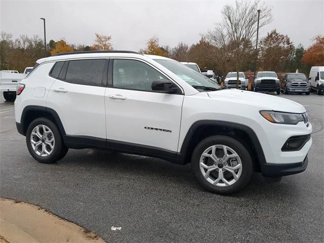 2025 Jeep Compass COMPASS LATITUDE 4X4