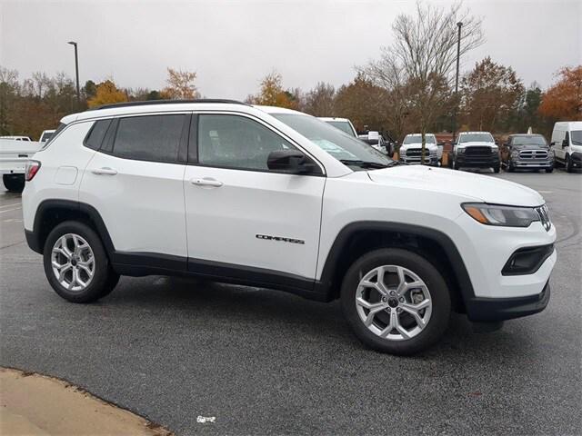 2025 Jeep Compass COMPASS LATITUDE 4X4