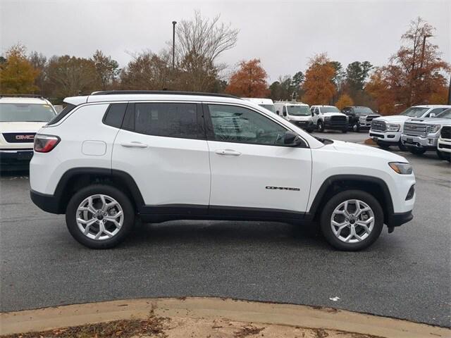 2025 Jeep Compass COMPASS LATITUDE 4X4