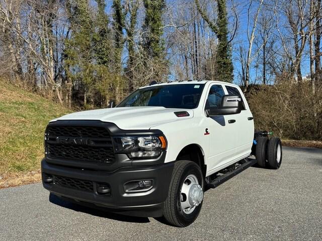 2024 RAM Ram 3500 Chassis Cab RAM 3500 TRADESMAN CREW CAB CHASSIS 4X4 60 CA