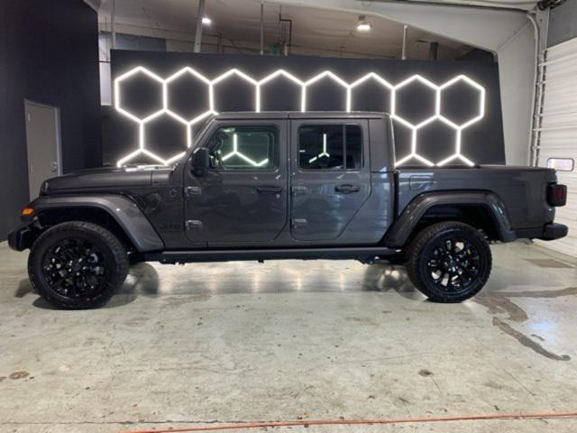 2025 Jeep Gladiator GLADIATOR NIGHTHAWK 4X4