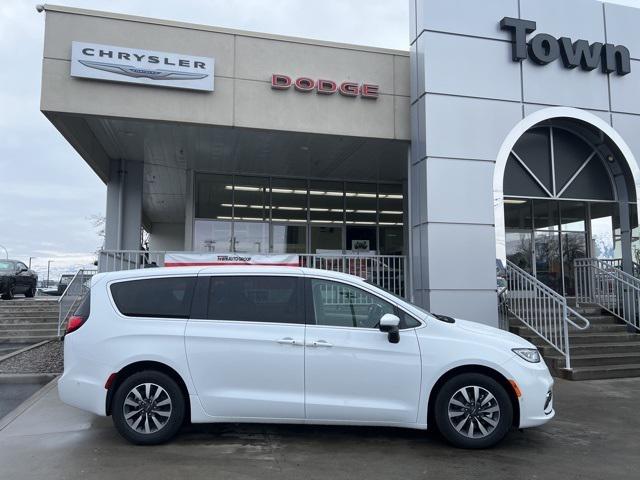 2023 Chrysler Pacifica Hybrid PACIFICA PLUG-IN HYBRID TOURING L 2023 Chrysler Pacifica Hybrid PACIFICA PLUG-IN HYBRID TOURING L