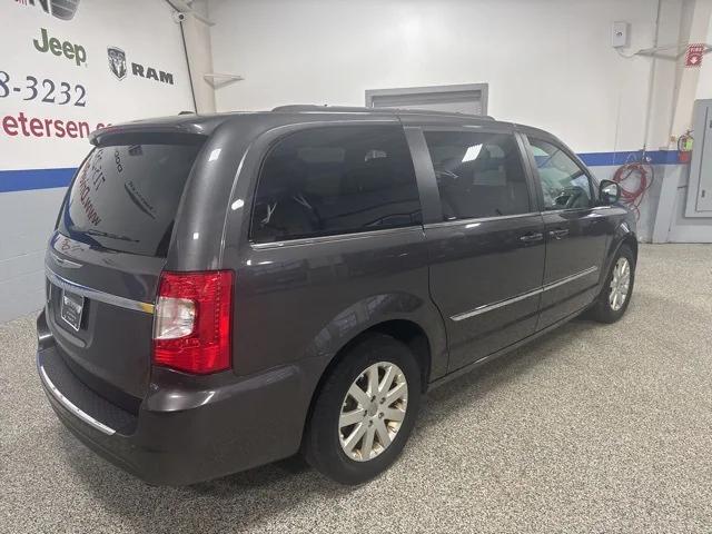 2016 Chrysler Town and Country Touring