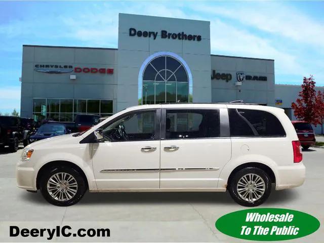 2013 Chrysler Town and Country Touring-L