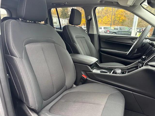 2024 Jeep Grand Cherokee Laredo X 4x4
