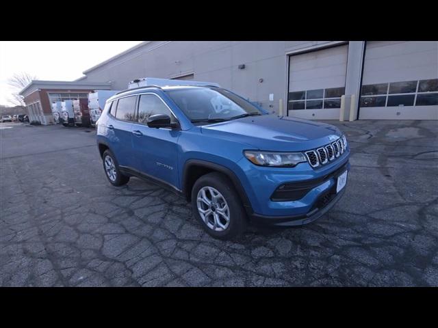 2025 Jeep Compass COMPASS LATITUDE 4X4