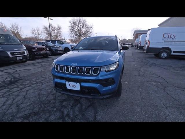 2025 Jeep Compass COMPASS LATITUDE 4X4