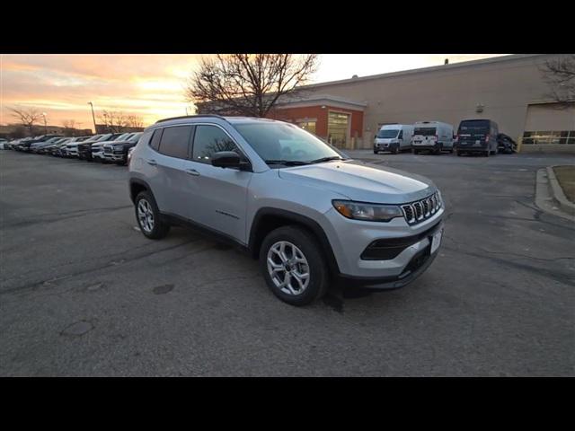2025 Jeep Compass COMPASS LATITUDE 4X4
