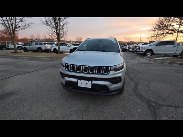 2025 Jeep Compass COMPASS LATITUDE 4X4