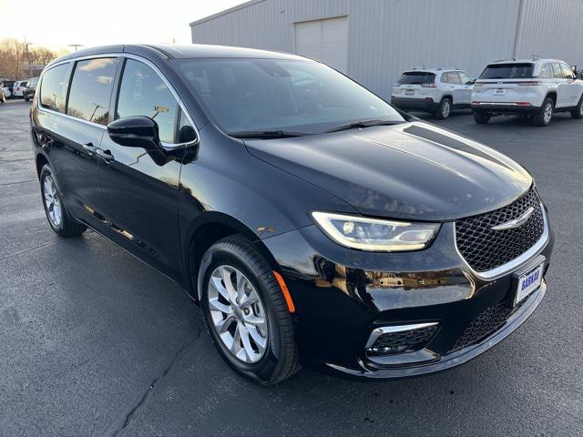 2025 Chrysler Pacifica PACIFICA SELECT AWD