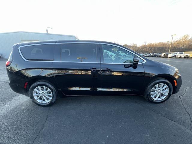 2025 Chrysler Pacifica PACIFICA SELECT AWD