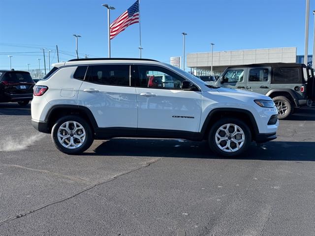 2025 Jeep Compass COMPASS LATITUDE 4X4