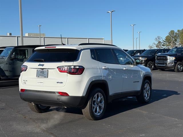 2025 Jeep Compass COMPASS LATITUDE 4X4