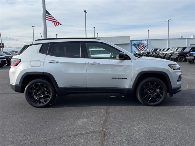 2025 Jeep Compass COMPASS LATITUDE 4X4