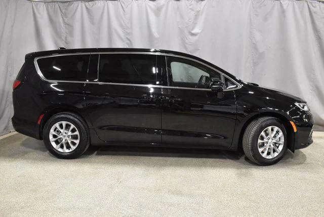 2025 Chrysler Pacifica PACIFICA SELECT AWD