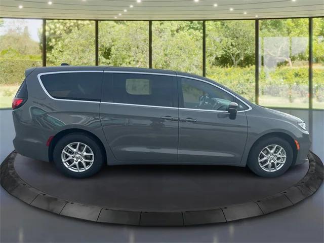 2025 Chrysler Pacifica PACIFICA SELECT