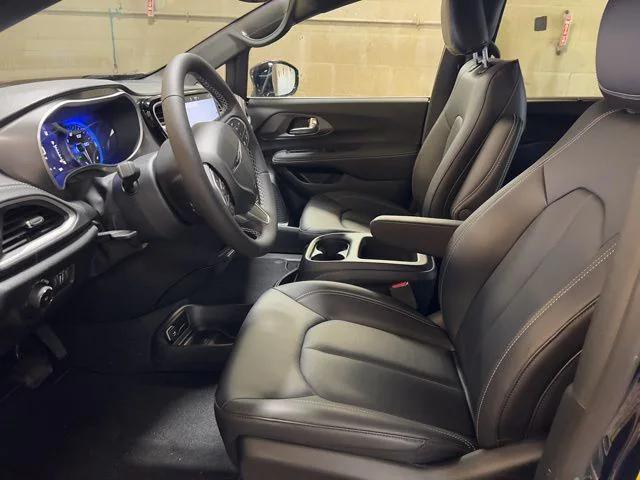 2025 Chrysler Pacifica PACIFICA SELECT
