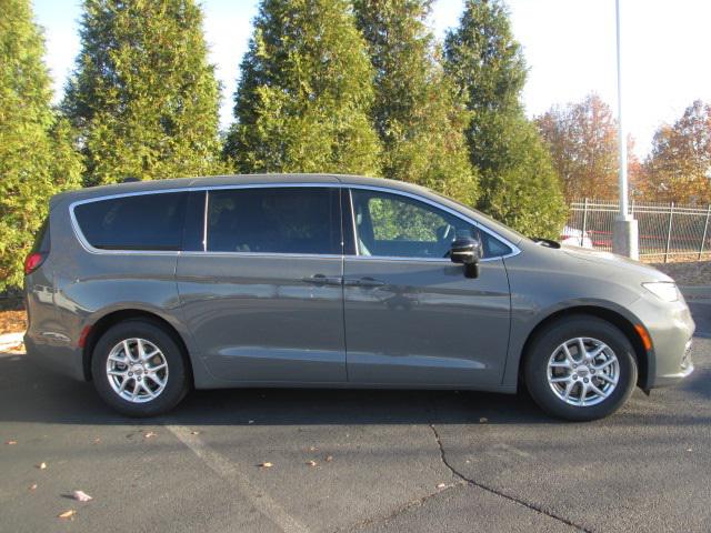 2025 Chrysler Pacifica PACIFICA SELECT