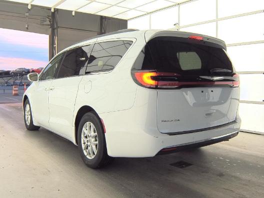 2022 Chrysler Pacifica Touring L 2