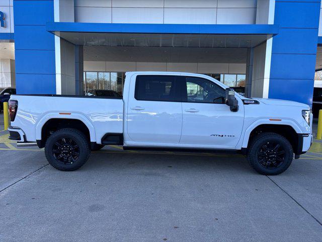 2025 GMC Sierra 2500HD 4WD Crew Cab Standard Bed AT4