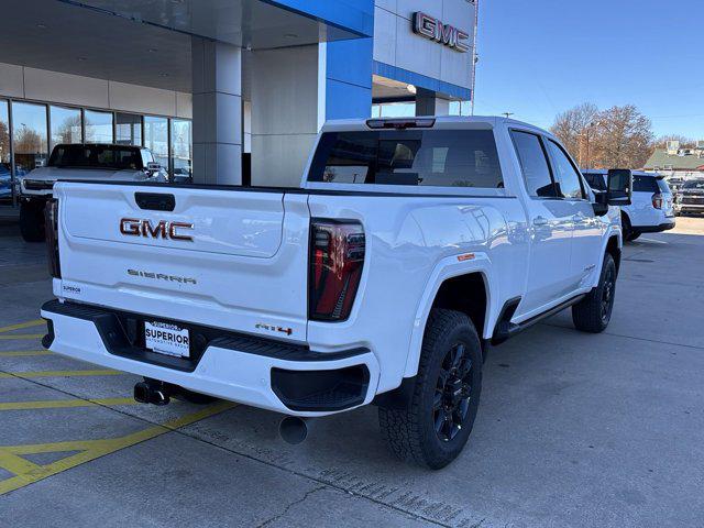 2025 GMC Sierra 2500HD 4WD Crew Cab Standard Bed AT4