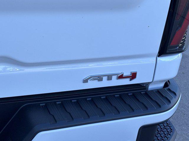 2025 GMC Sierra 2500HD 4WD Crew Cab Standard Bed AT4