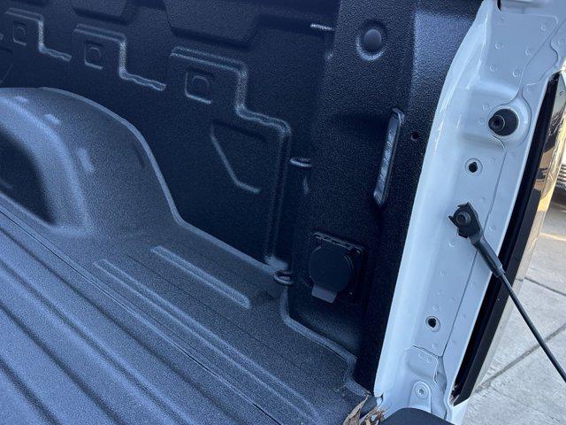 2025 GMC Sierra 2500HD 4WD Crew Cab Standard Bed AT4