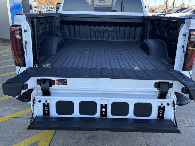 2025 GMC Sierra 2500HD 4WD Crew Cab Standard Bed AT4