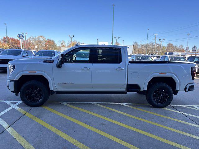 2025 GMC Sierra 2500HD 4WD Crew Cab Standard Bed AT4