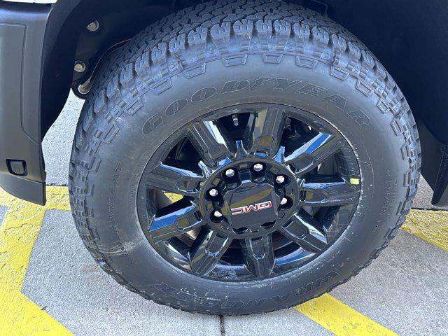2025 GMC Sierra 2500HD 4WD Crew Cab Standard Bed AT4