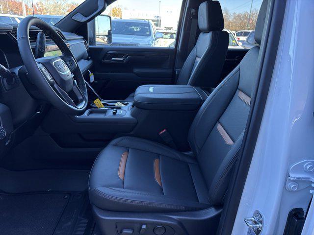 2025 GMC Sierra 2500HD 4WD Crew Cab Standard Bed AT4