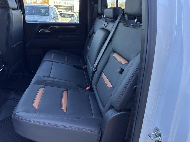 2025 GMC Sierra 2500HD 4WD Crew Cab Standard Bed AT4