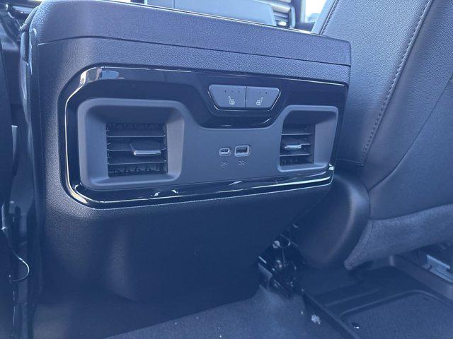 2025 GMC Sierra 2500HD 4WD Crew Cab Standard Bed AT4