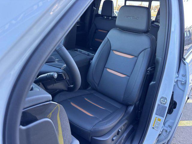 2025 GMC Sierra 2500HD 4WD Crew Cab Standard Bed AT4