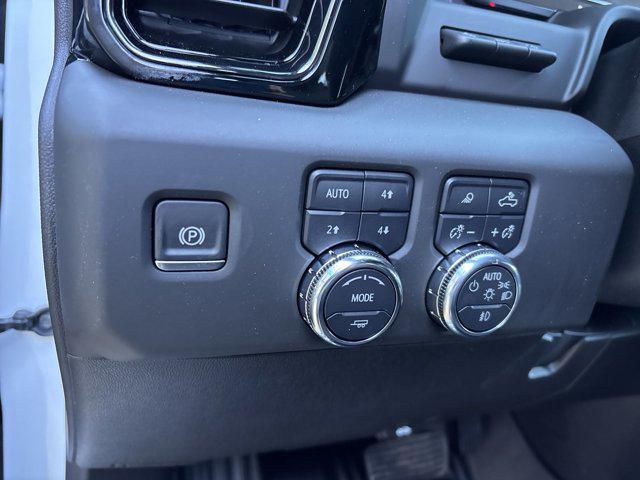 2025 GMC Sierra 2500HD 4WD Crew Cab Standard Bed AT4